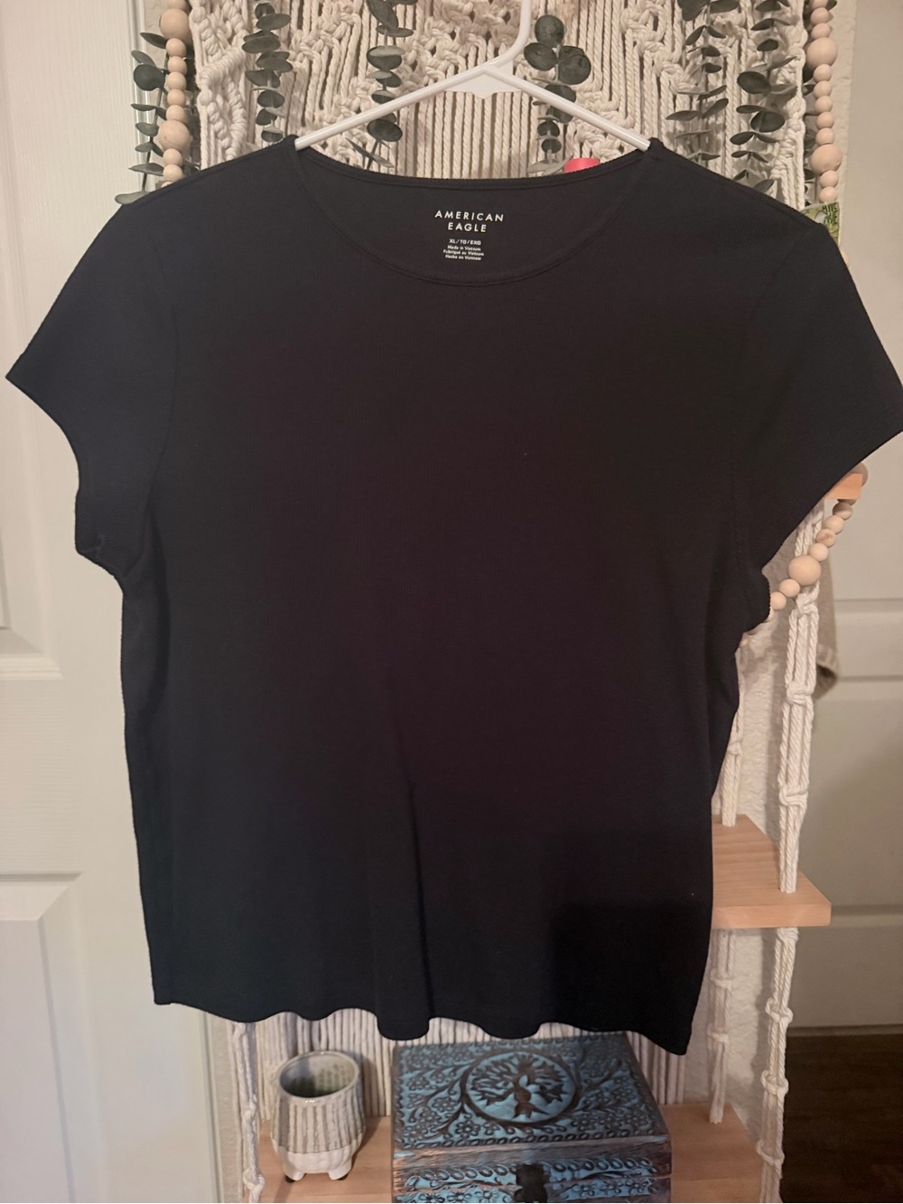 American Eagle Outfitters Black Short Sleeve Crewneck Tee